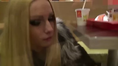 Smuk kone tør at snyde med en meget fed danske ponofilm pik