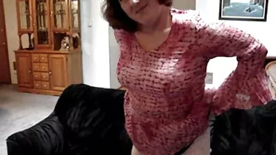 Blonde i pornofilm lange stol fingering fisse med vibrator