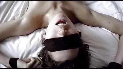 Pige på hendes knæ gratis sexfilme mollige viste fisse på Porno casting