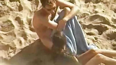Super-fucking-hot chick spreder xxl pornofilm hendes gams intensivt foran en fremmed