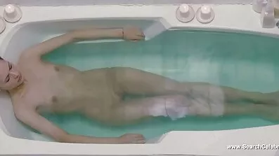 Russisk skønheds anus er spiddet gratis pornofilm på nettet på en hård pik