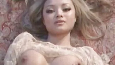 Dobbelt amatør sexfilm penetration venner presset busty dame
