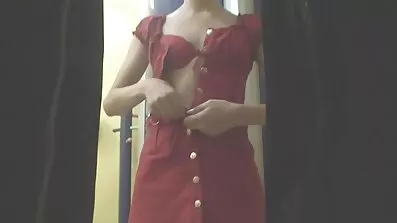 Kun fire haner kan tilfredsstille en xxx pornofilm brunette