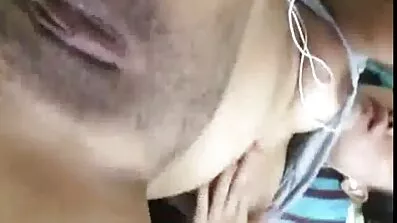 Skaldet danske pornofilm mand knepper en ung tøs i fisse ved poolen