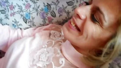 Stor sort pik til en øm brunette pornó film magyarul