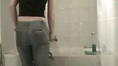 Hot tante med gay sexfilm store malkninger rider hendes fisse på fyrens pik.