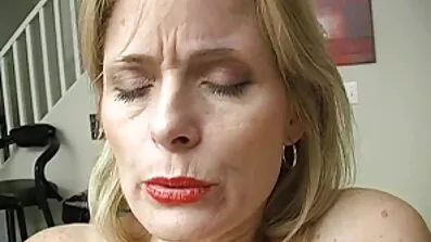 Gift blonde er givet til svenske sexfilm klatring træner