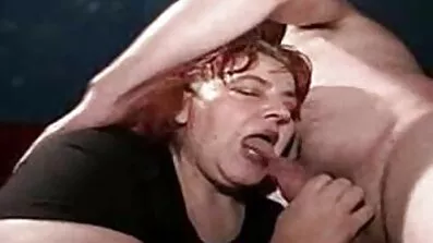 Orgasme retro sexfilm af to unge lesbiske