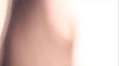 Busty pige viste, gode pornofilm hvordan fingering fisse på cam