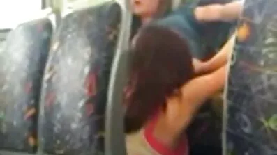 Fucking under monster angreb på byen gode pornofilm