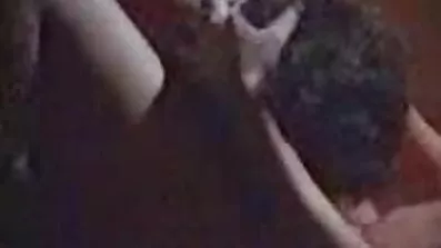 Anal eksperiment af smukke lesbiske med en lange pornofilm mand