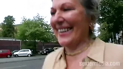 Blonde og brunette gav fyr pornosfilm gruppe køn