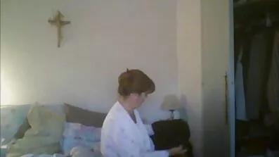 Langhåret brunette på free pornofilm sengen knullet af ven
