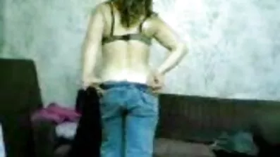 Hvid fyr fucked ebony pige i pornó film magyarul sengen