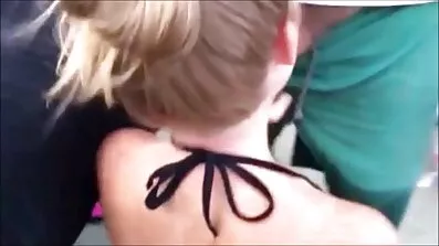 Blonde efter en god fuck fik cum på hele pornofilm ansigt