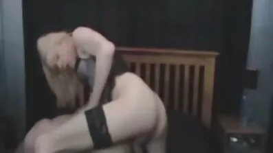 Unge elskere gratis pornofilm på nettet fucking på gulvet