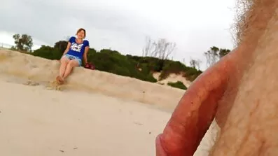 Busty brunette fucks en mand og får erotiske pornofilm cum på bryster
