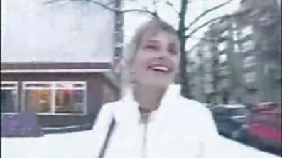 Busty brunette forført af en Fetish frække pornofilm træner