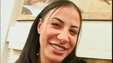 Ebony asiatisk kvinde har en tysk sexfilm saucy røv fucking på neighboralda