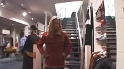 Fyr gode pornofilm med briller fucks blonde Doggy stil og ridning