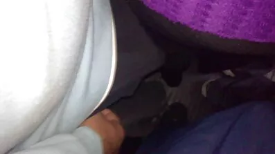 To Ko piger skiftes til pornos i at hoppe på en stor pik