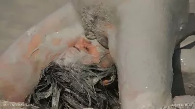Ginger-haired thai pornofilm chick med briller kan lide at blive kneppet i forskellige poser